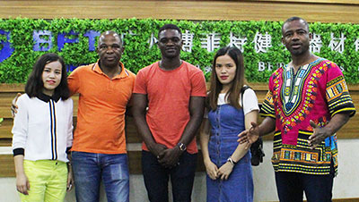 非洲客户来中国采购香蕉成人APP健身器材