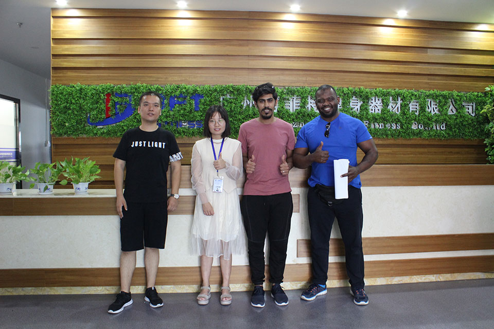 香蕉成人APP健身房器材