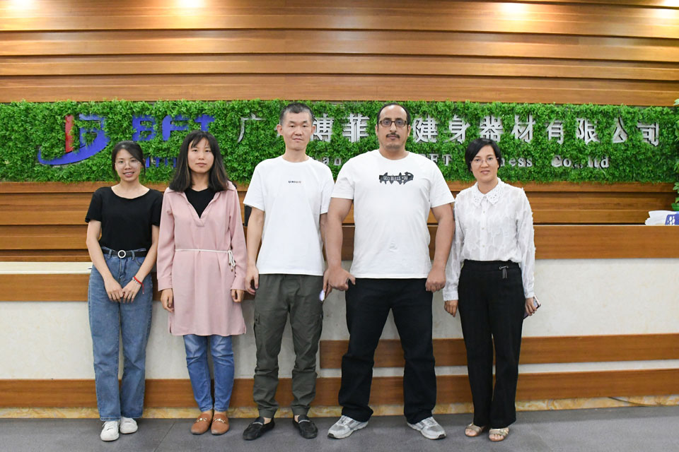 沙特客户进口香蕉成人APP品牌商用健身器材